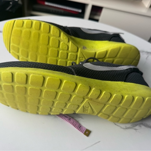 Nike Men’s 14 Roshe Run One Cyber Grey Anthracite Wolf Volt Neon Air Max 95 1 - Picture 8 of 9